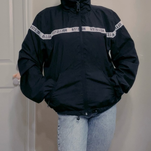 Hollister windbreaker jacket - Picture 2 of 3